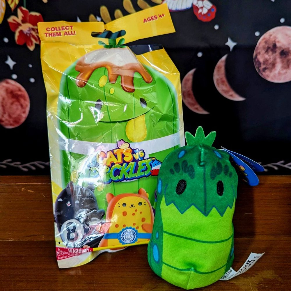 CATS VS PICKLES Dino Dill #330 BNWT